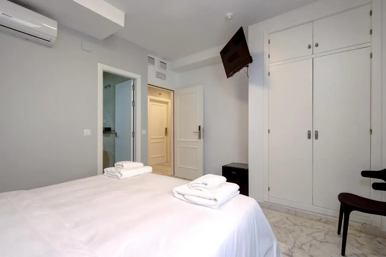 Hostal 37 Estepona 0*,  Spagna