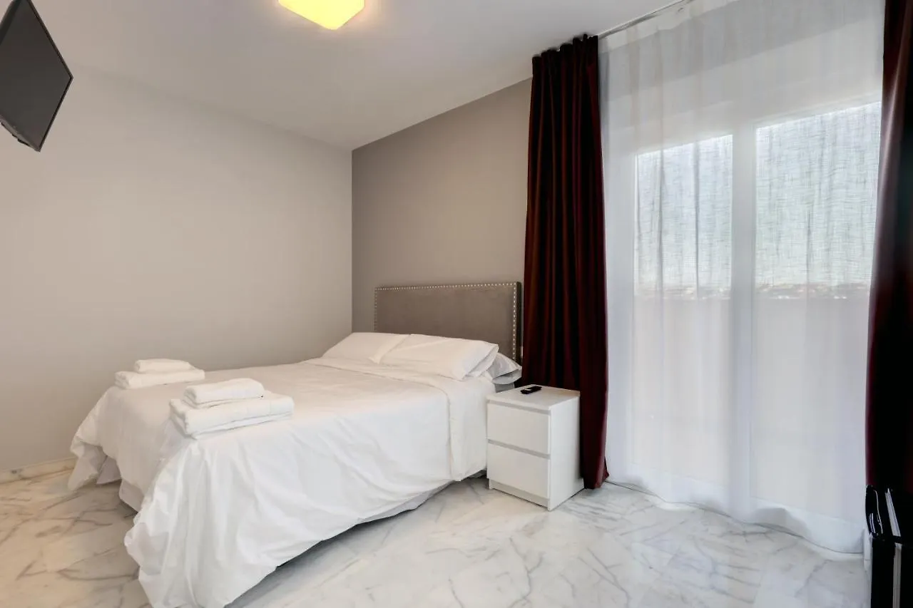 Affittacamere Hostal 37 Estepona